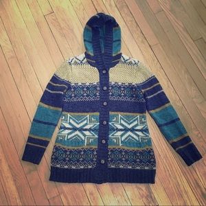 Nice and warm sweater with beautiful print